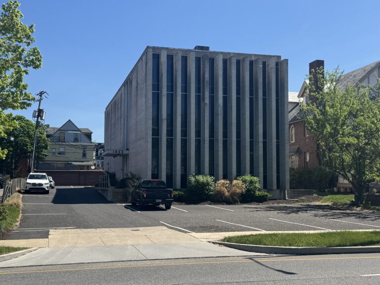 Exterior view of 1625 N Front Street