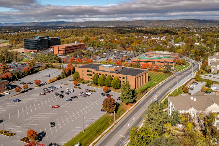 aerial view of the grandview avenue plaza