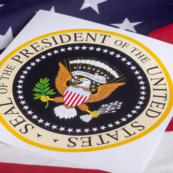 close up of the seal of the US president
